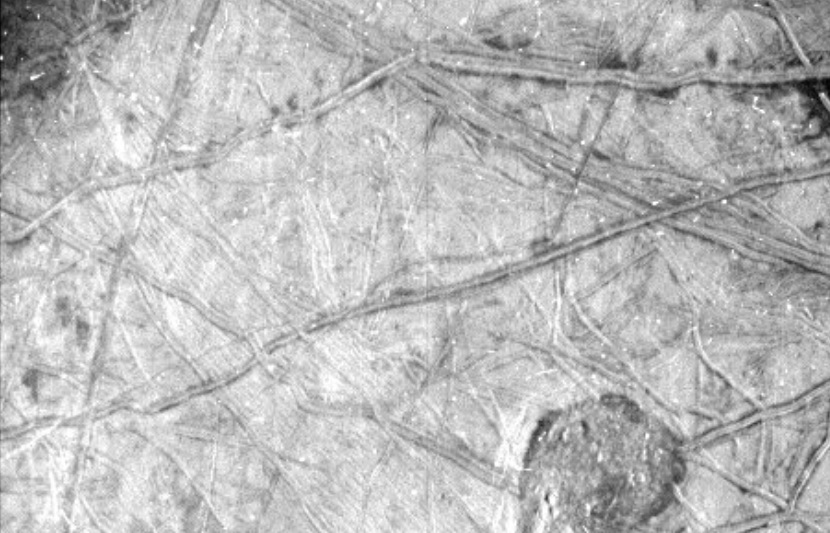 Зонд NASA показал поверхность спутника Юпитера
