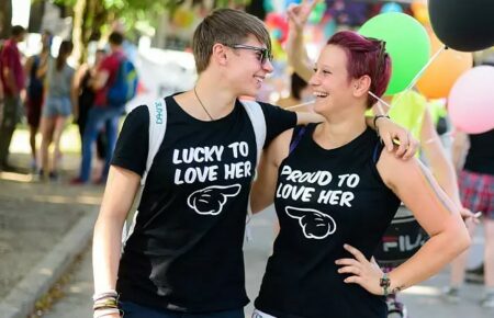 Словенія стала першою посткомуністичною країною, яка легалізувала одностатеві шлюби