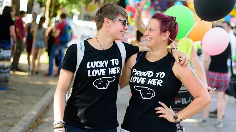Словенія стала першою посткомуністичною країною, яка легалізувала одностатеві шлюби