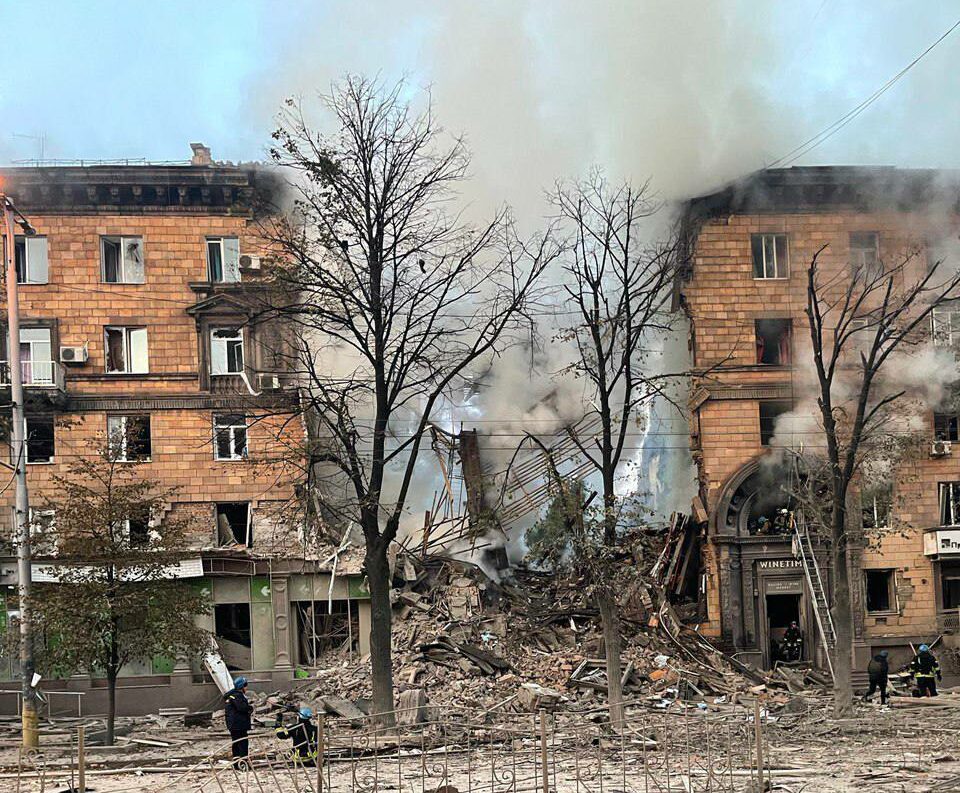 Російські окупанти завдали 7 ракетних ударів по Запоріжжю: обстріляли багатоповерхівки