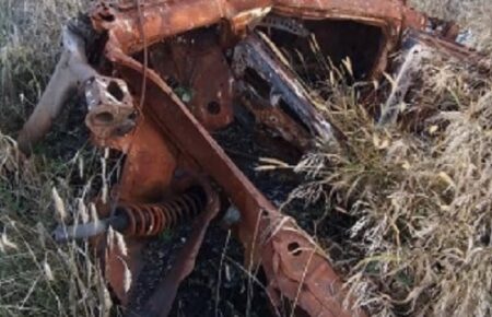 У полі на Харківщині знайшли підірвану машину з 5 загиблими