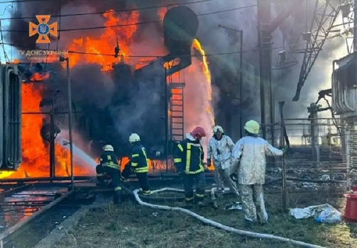 Від ракетного удару на Київщині загорілася трансформаторна підстанція підприємства