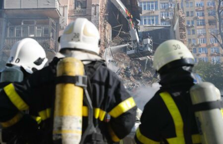Удар дронами: кияни вимагають відновити зруйнований будинок на Жилянській