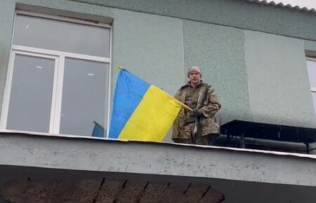 Нацгвардія підняла прапор України у Золотій Балці (відео)