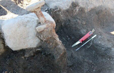 Археологи нашли в Швеции мечи эпохи викингов