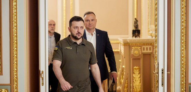 Зеленський і Дуда проводять екстрену розмову на тлі масових обстрілів України