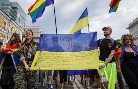 «Він ніхто для нього» — військові ЛГБТ воюють за Україну, але не мають рівних прав