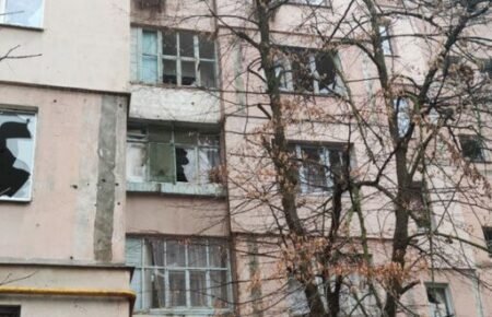 Російська армія знову обстріляла Херсон: є влучання у квартиру