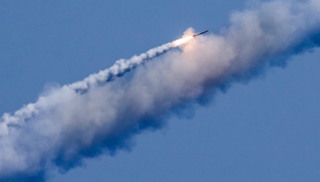 Росія, імовірно, обстрілює Україну застарілими ядерними ракетами без боєголовки — британська розвідка