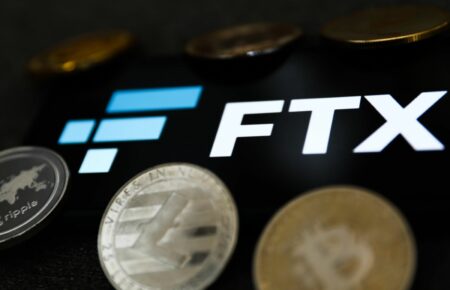 Щонайменше 1 млрд доларів клієнтів зник з криптобіржі FTX, яка збанкротувала — Reuters