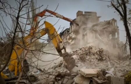 Знесені будинки у Маріуполі окупанти видаляють із карт — Андрющенко