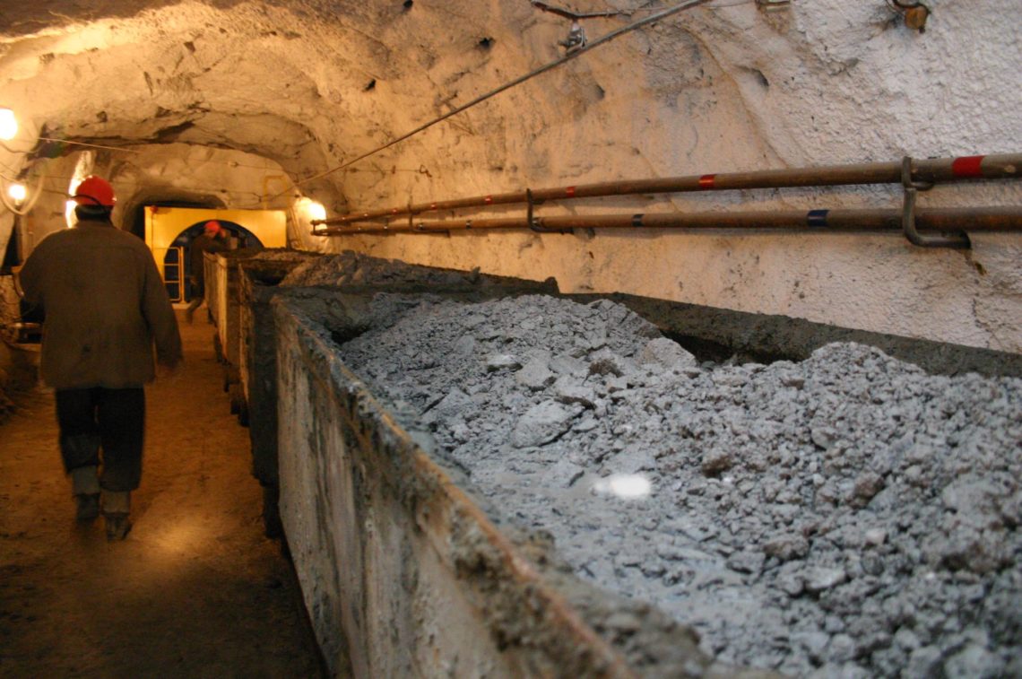 Російські окупанти мобілізували більш ніж половину шахтарів у Луганській області