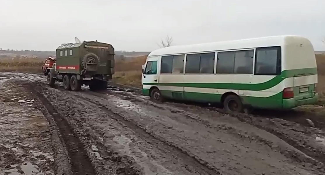 Оккупанты на Запорожье обстреляли колонну гражданских авто на «Дороге жизни» (ВИДЕО)
