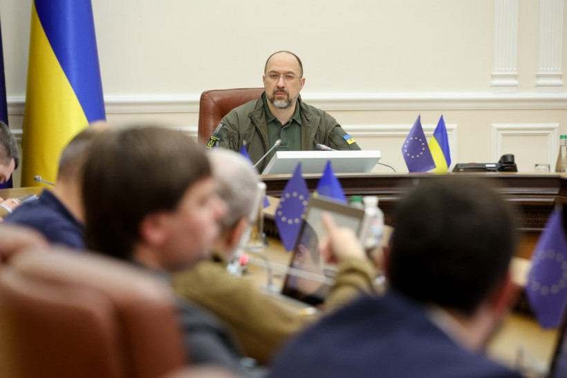 Україна має перейти до сильної контрактної армії — Шмигаль
