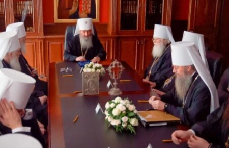 Синод УПЦ МП звільнив трьох єпископів та вирішив відновити мироваріння у Києві