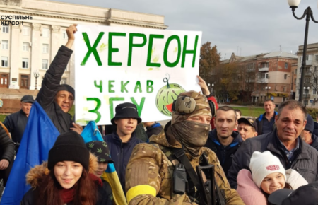 Українські військові досі спокійно не можуть пройти вулицями Херсона, їх вітають як героїв — Громовиця Бердник