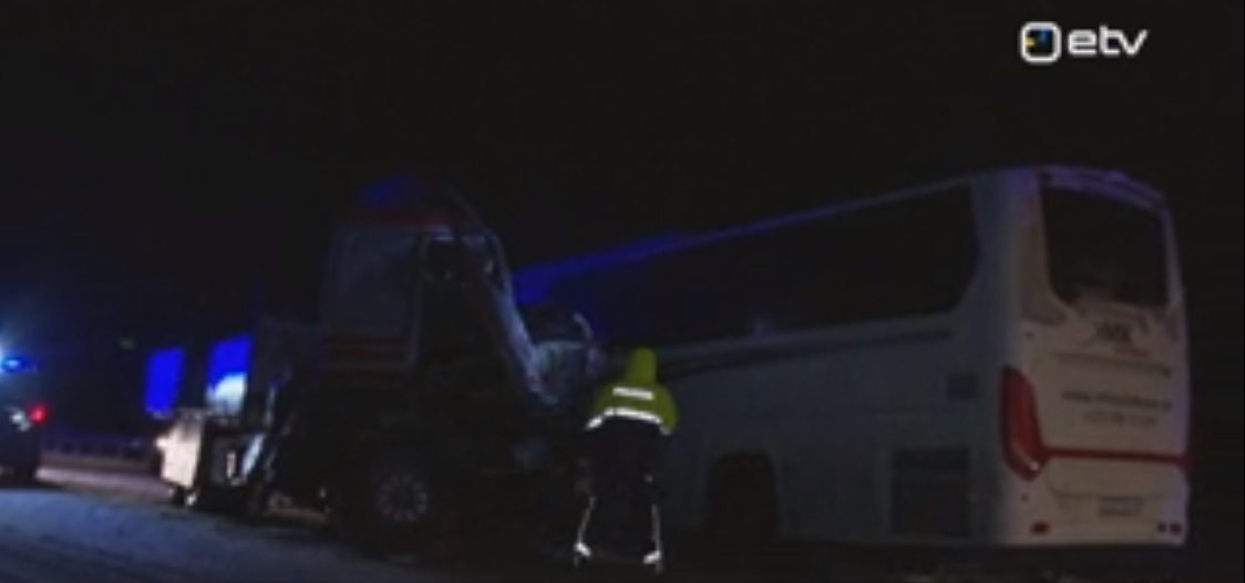 В Латвии автобус с украинскими военными попал в ДТП: есть погибшие и раненые