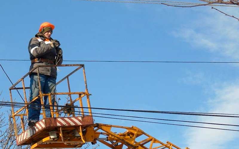 У Києві та двох областях запровадили стабілізаційні відключення електрики
