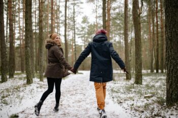 Фізична активність і спілкування з хорошими людьми — біологиня радить, як полегшити свій стан взимку