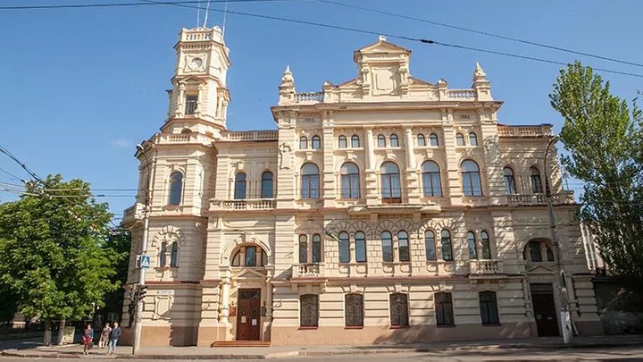 З музею у Херсоні російські окупанти викрали 80% картин, їм допомагали «спеціалісти» з Криму
