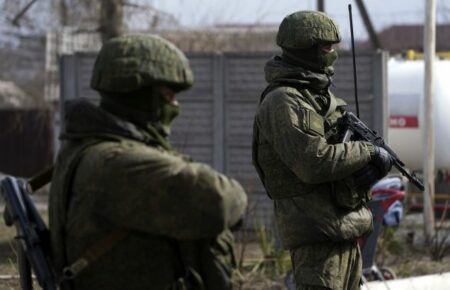 На Луганщині окупанти терміново ставлять на військовий облік підлітків
