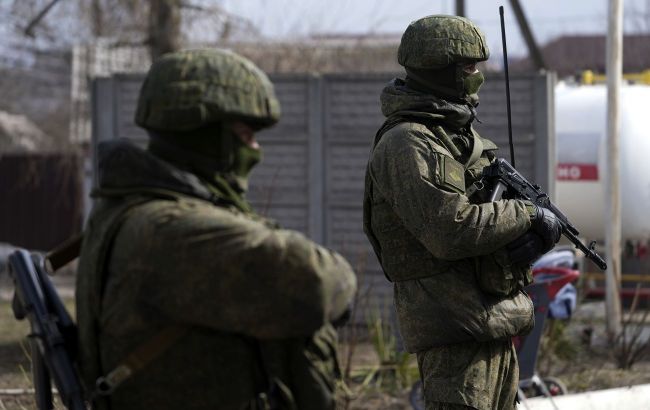 Окупанти здають зброю і тікають з України до Росії — перехоплення ГУР