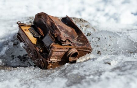 У Канаді дослідники знайшли камери, які залишили на льодовику 85 років тому