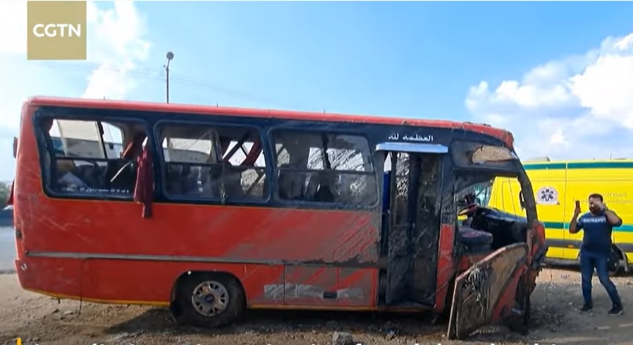 У Єгипті автобус впав у канал — загинула 21 людина