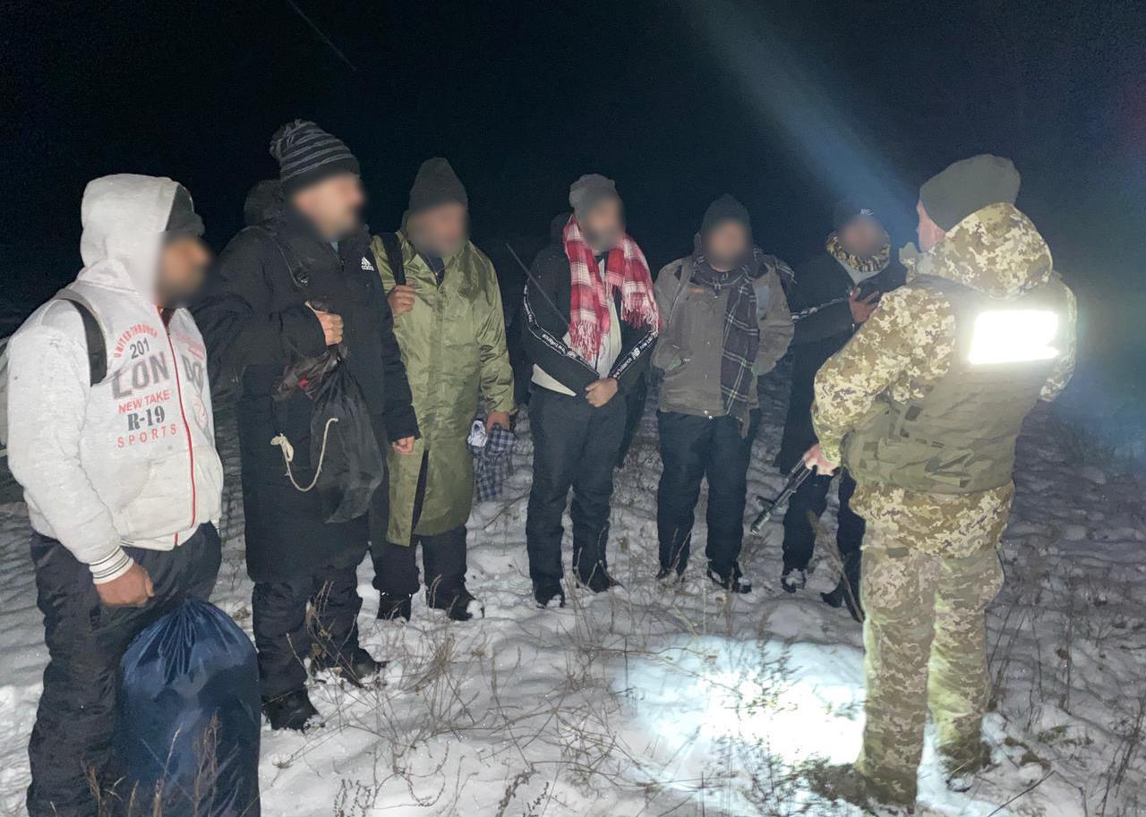 Білоруські прикордонники «підкинули» на кордон України групу нелегалів
