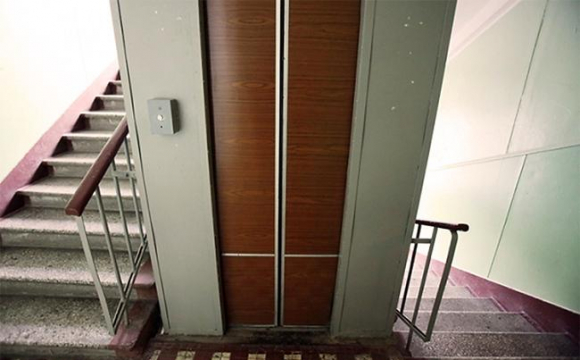 Киян закликають не користуватися ліфтами у періоди відключень електрики