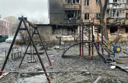 Знищені будинки, дитсадочок, школа і майданчик: влада показала наслідки обстрілу Вишгорода