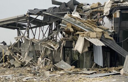 Окупанти вдарили по передмістю Запоріжжя, зруйновані лікарня та СТО (ФОТО)