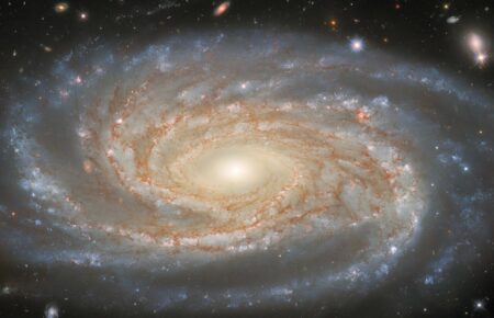 Hubble показав «жовто-блакитну» галактику в сузір’ї Індіанець