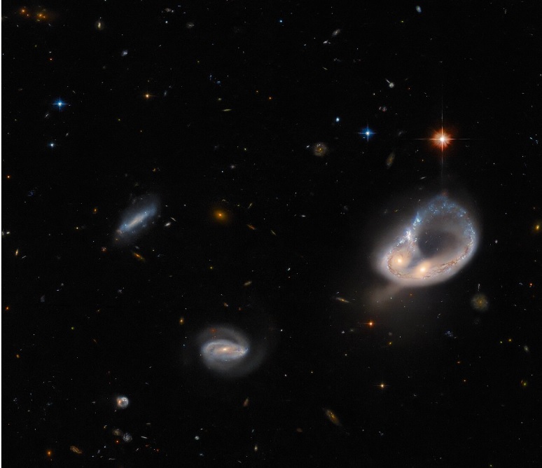 Hubble показал галактическое столкновение в созвездии Эридан