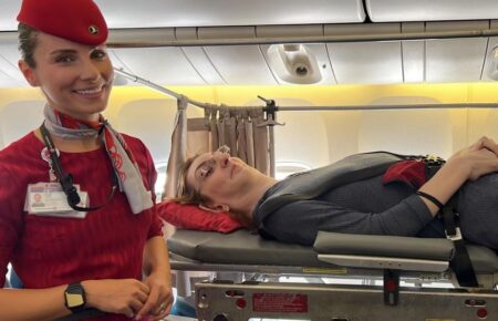 Найвища у світі жінка вперше сіла у літак