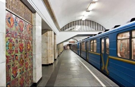 У Києві деякі станції метро закрили на вхід