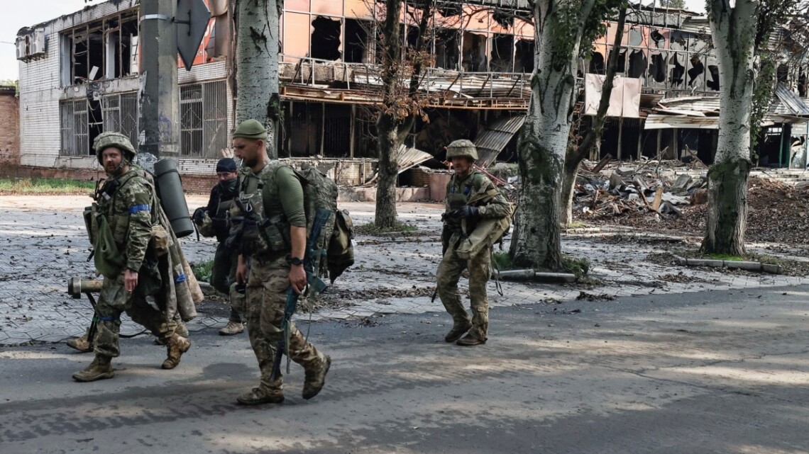 Українські бійці потроху просуваються на флангах в районі Бахмута — Маляр