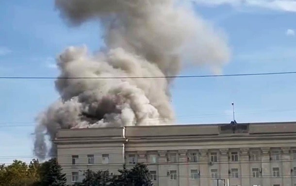 Російські окупанти вдарили по центру Херсона