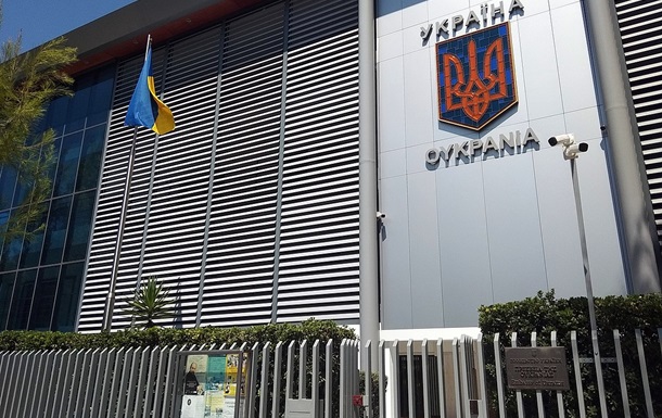 Українське посольство у Греції також отримало закривавлений пакунок