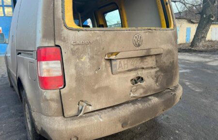 Автомобіль рятувальників, які везли допомогу в Бахмут, потрапив під обстріл (ФОТО)