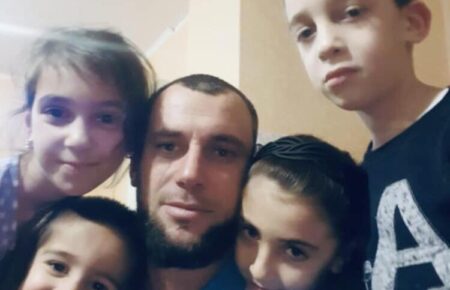 Оккупанты устроили обыски у крымских татар, забрали отца пятерых детей