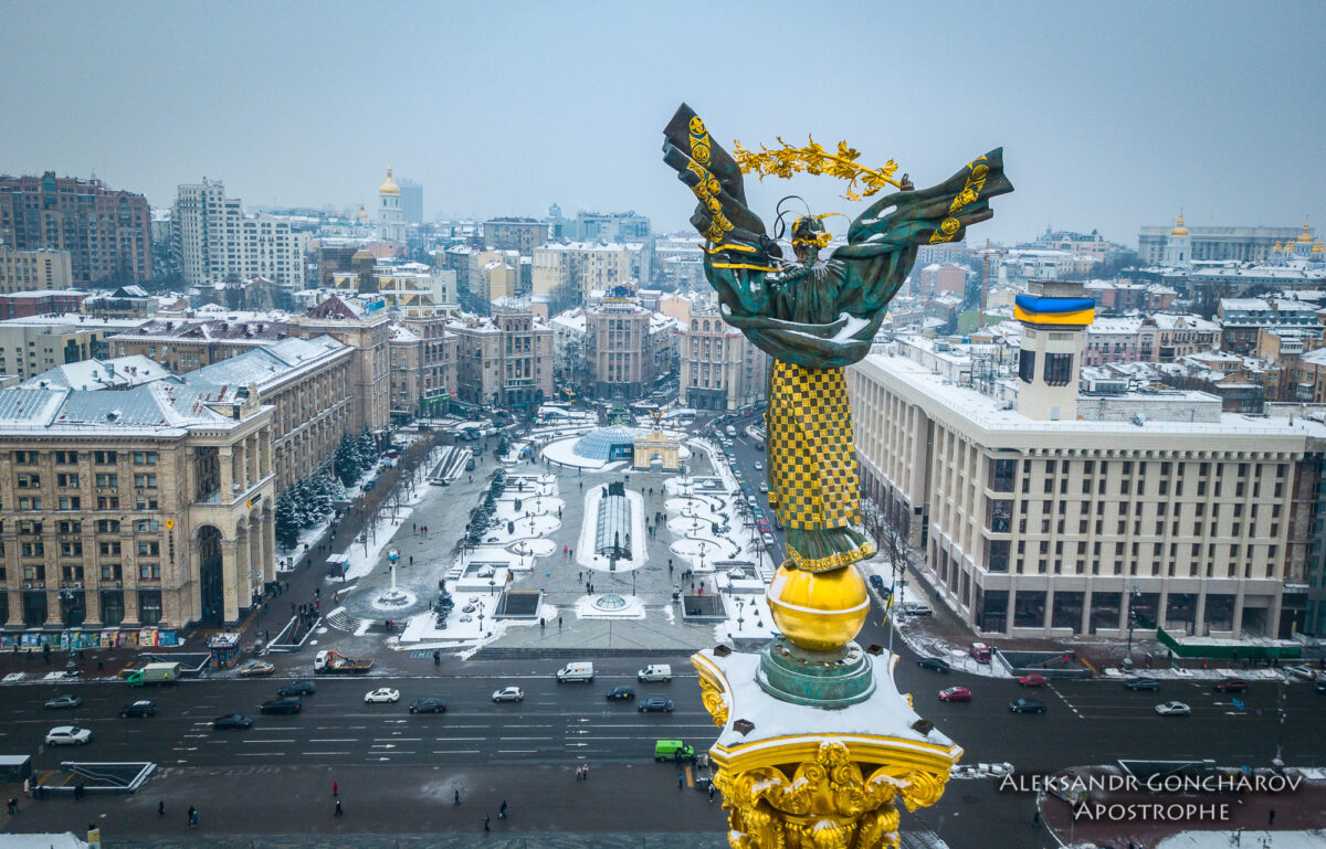 У Києві відновлює роботу метро, а також повертається водопостачання та тепло