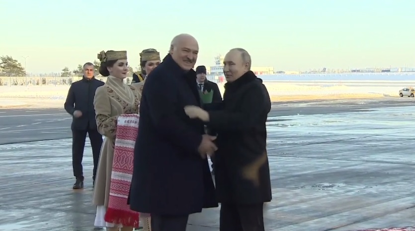 Путін змушений летіти до Лукашенка, адже не готовий до тривалої війни — Смола