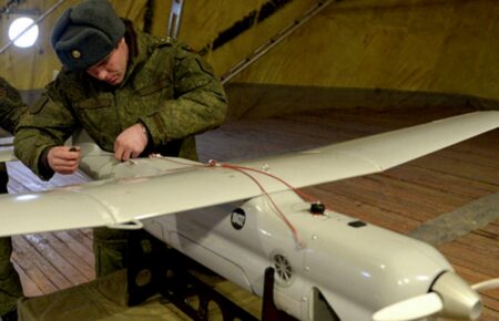 За якими схемами РФ закуповує чипи для дронів за кордоном?