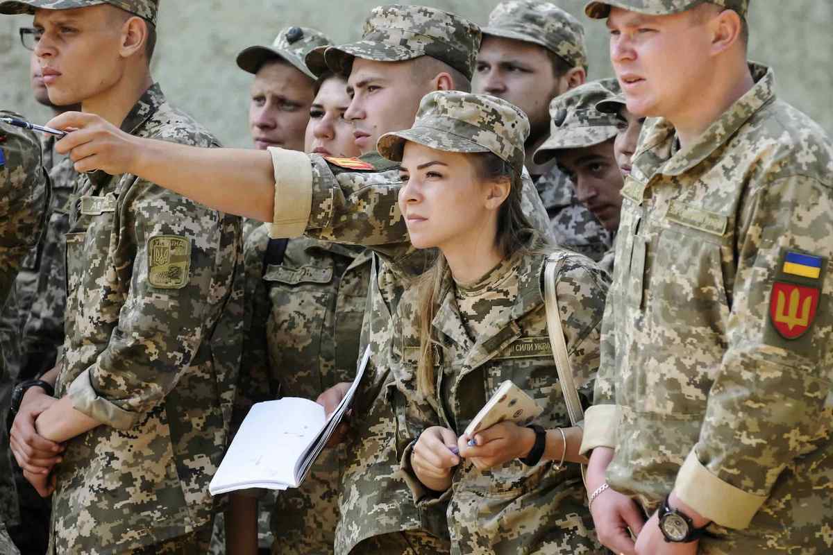 Чи потрібні Україні офіцери запасу і коли має починатися допризовна підготовка?