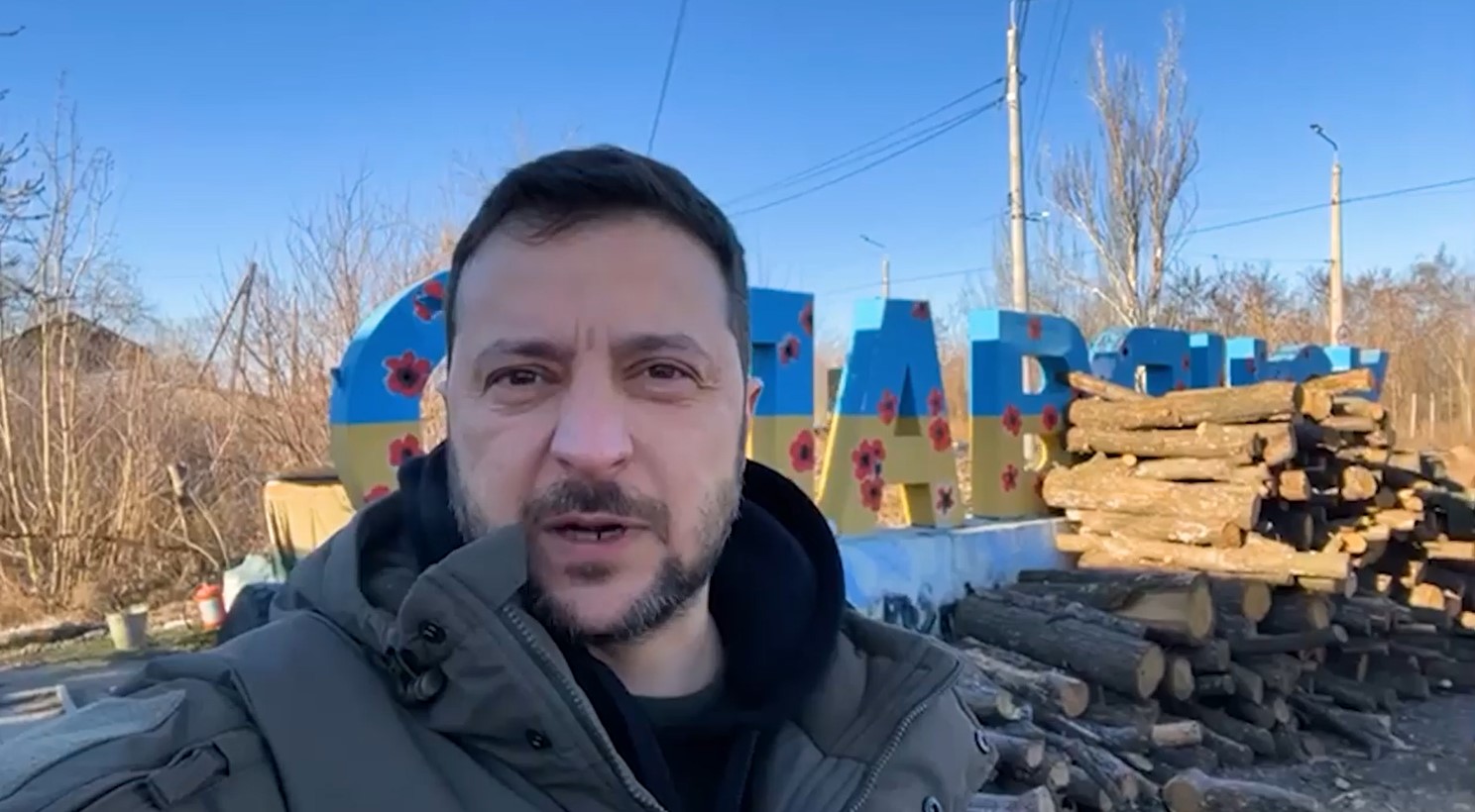 «Ваша несгибаемость — наша независимость» — Зеленский приехал на Донбасс и поздравил ВСУ из Славянска