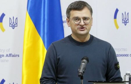 Посольства України у Данії та Румунії отримали пакунки з погрозами — Кулеба