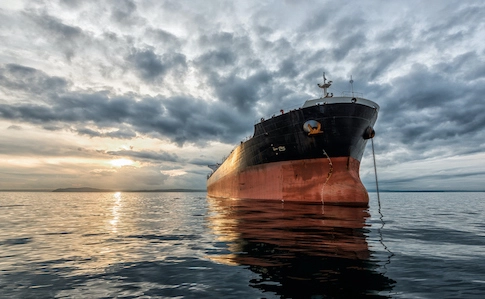 В Черном море скопилось более 20 нефтяных танкеров