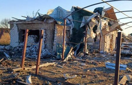 Двоє людей загинули внаслідок удару по передмістю Запоріжжя, серед поранених — дитина
