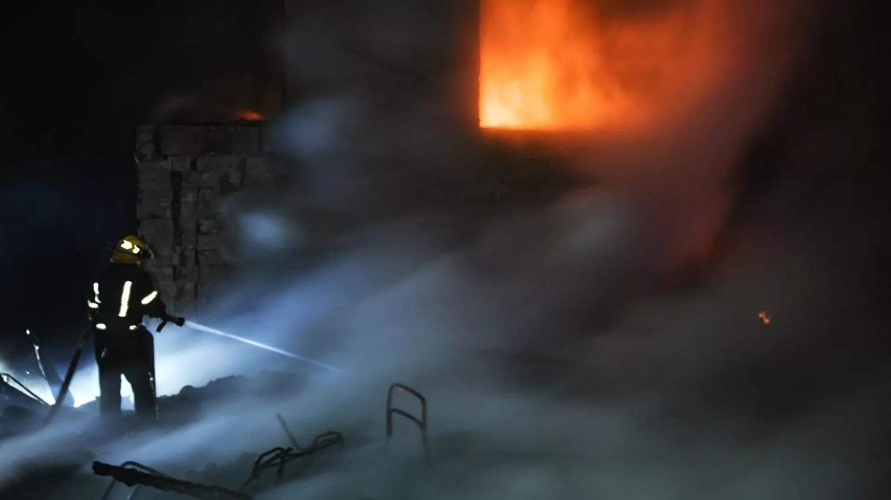 У Санкт-Петербурзі виникла пожежа на території машинобудівного заводу